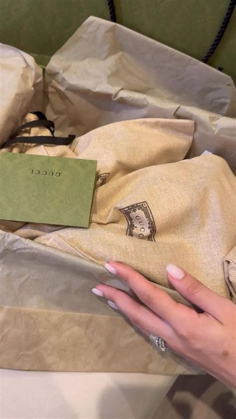 unboxing su aereo gucci